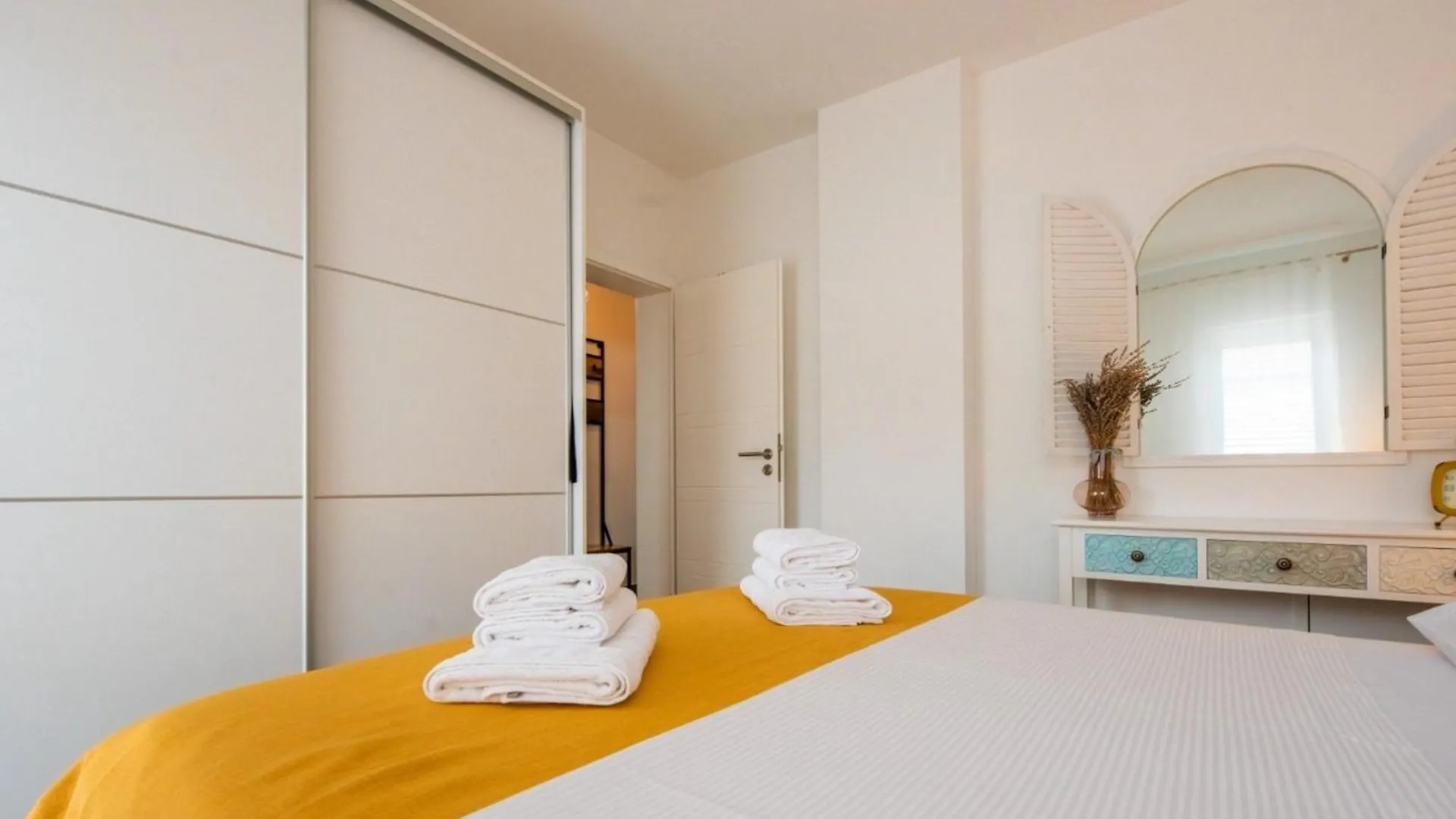 Charming And Tranquil Kastel Gomilica Apartment With Balcony And Patio Kastela