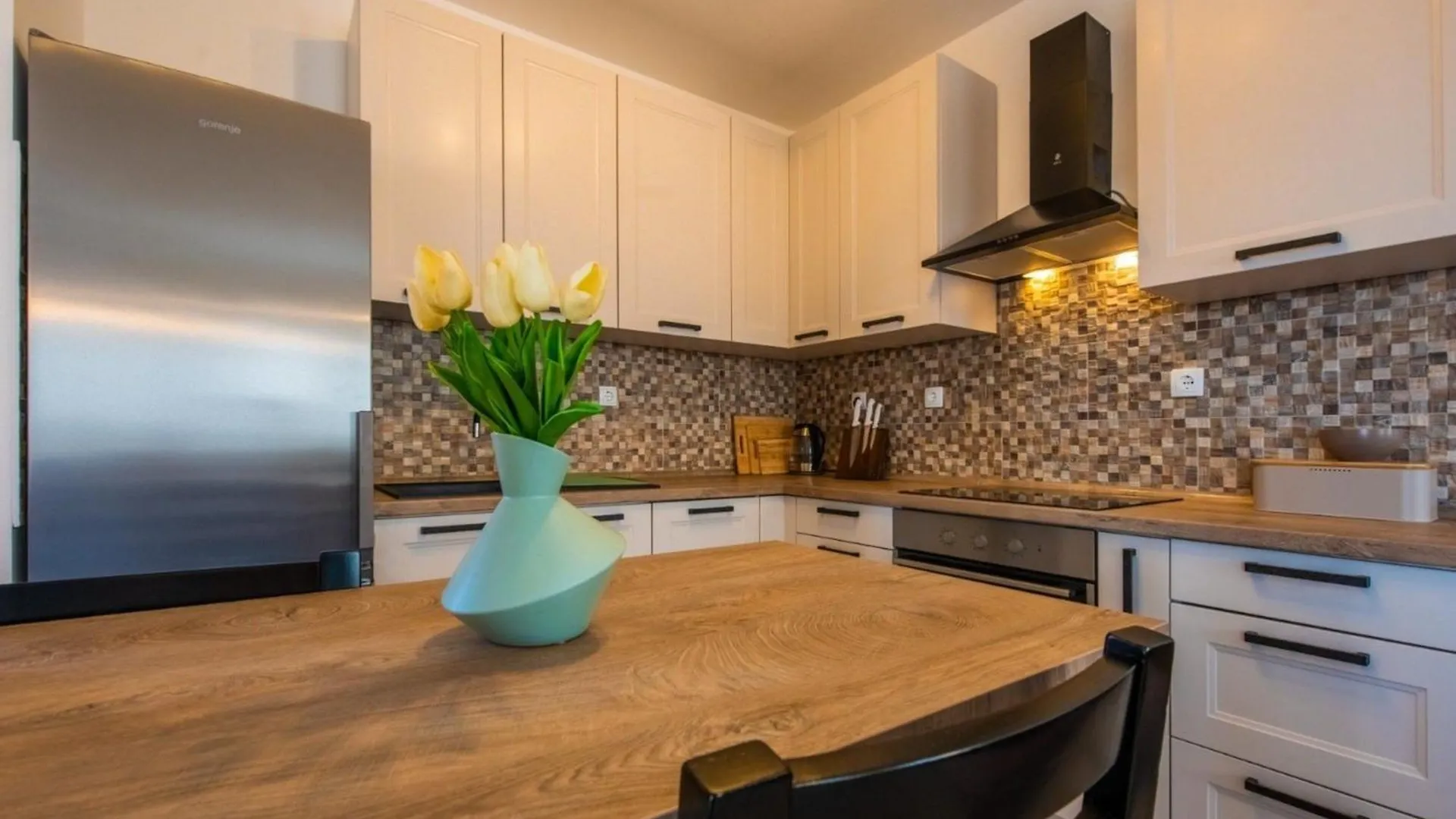 Charming And Tranquil Kastel Gomilica Apartment With Balcony And Patio Kastela 0*,  Croatia