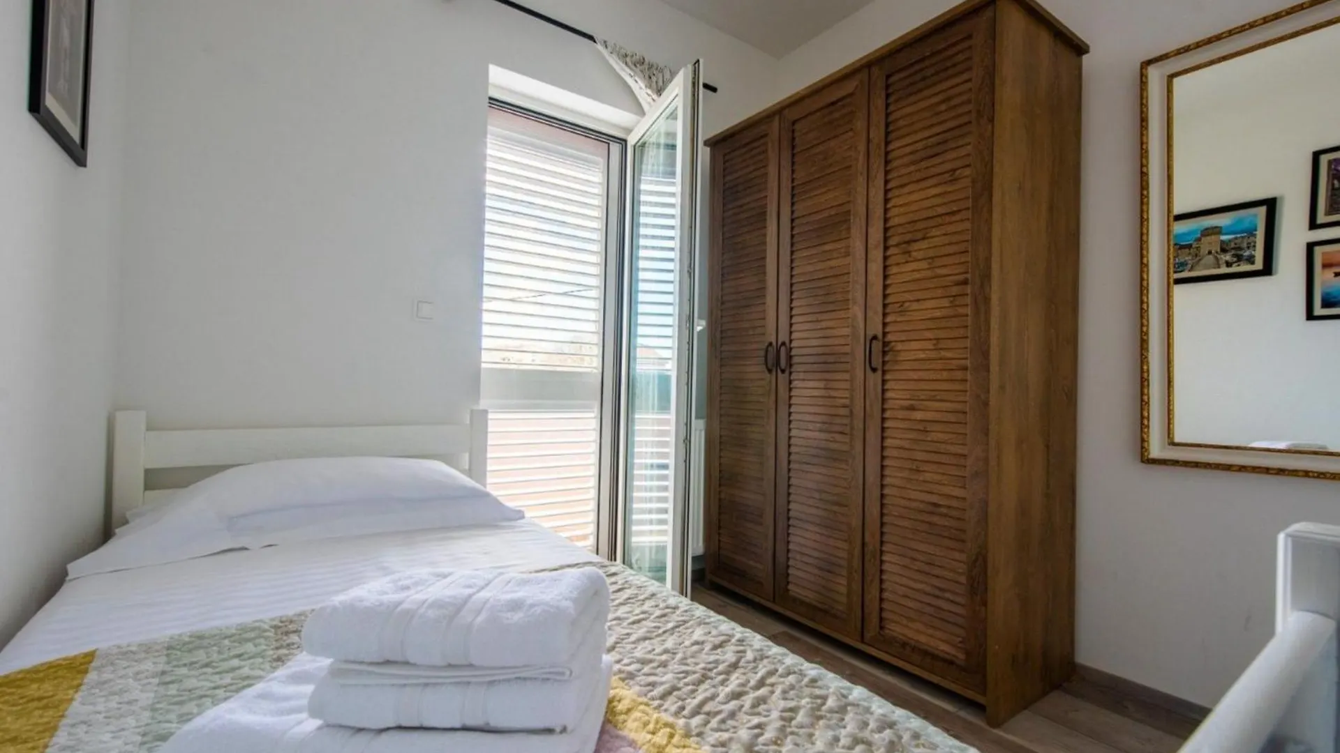 Charming And Tranquil Kastel Gomilica Apartment With Balcony And Patio Kastela