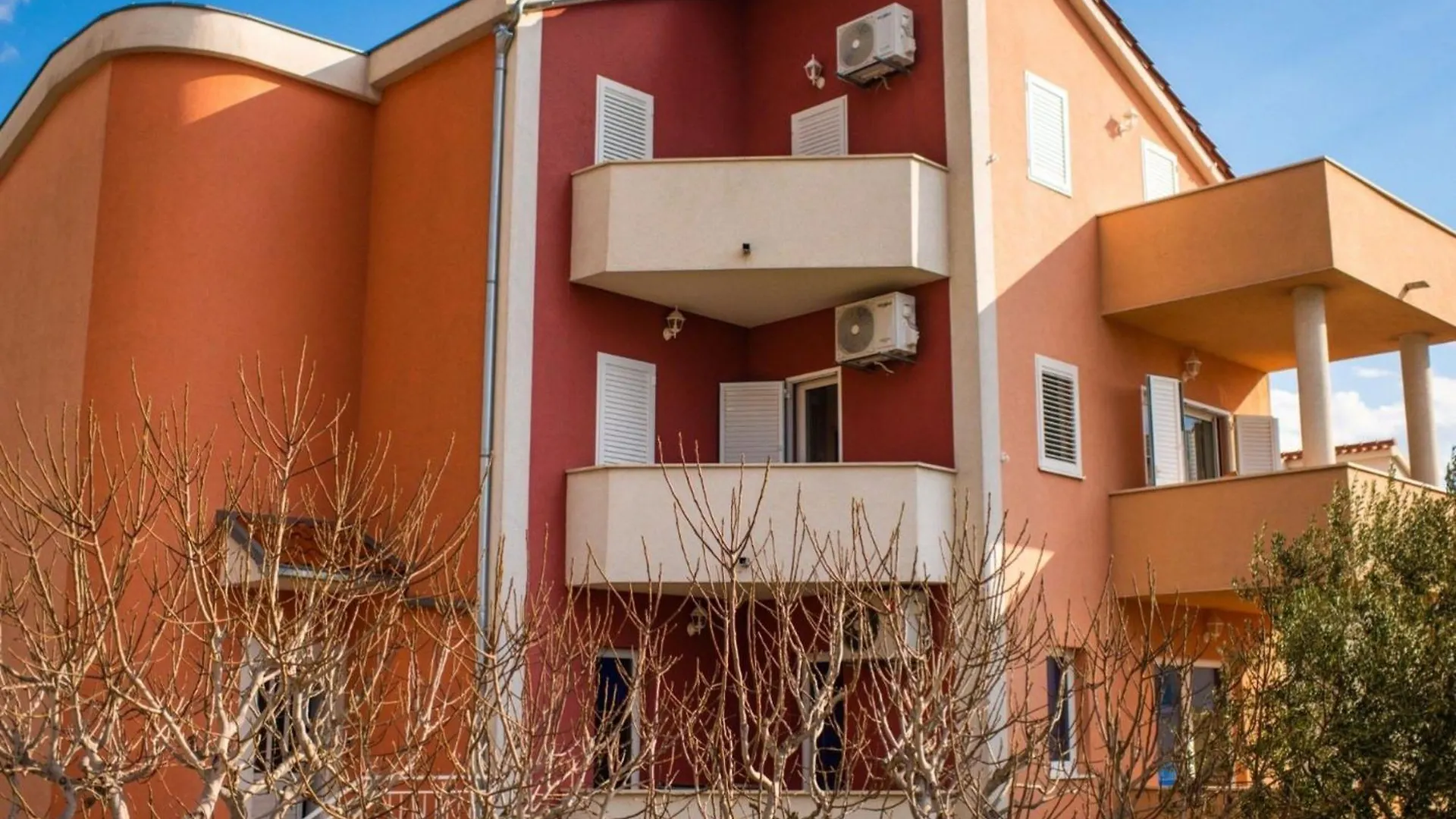 Charming And Tranquil Kastel Gomilica Apartment With Balcony And Patio Kastela